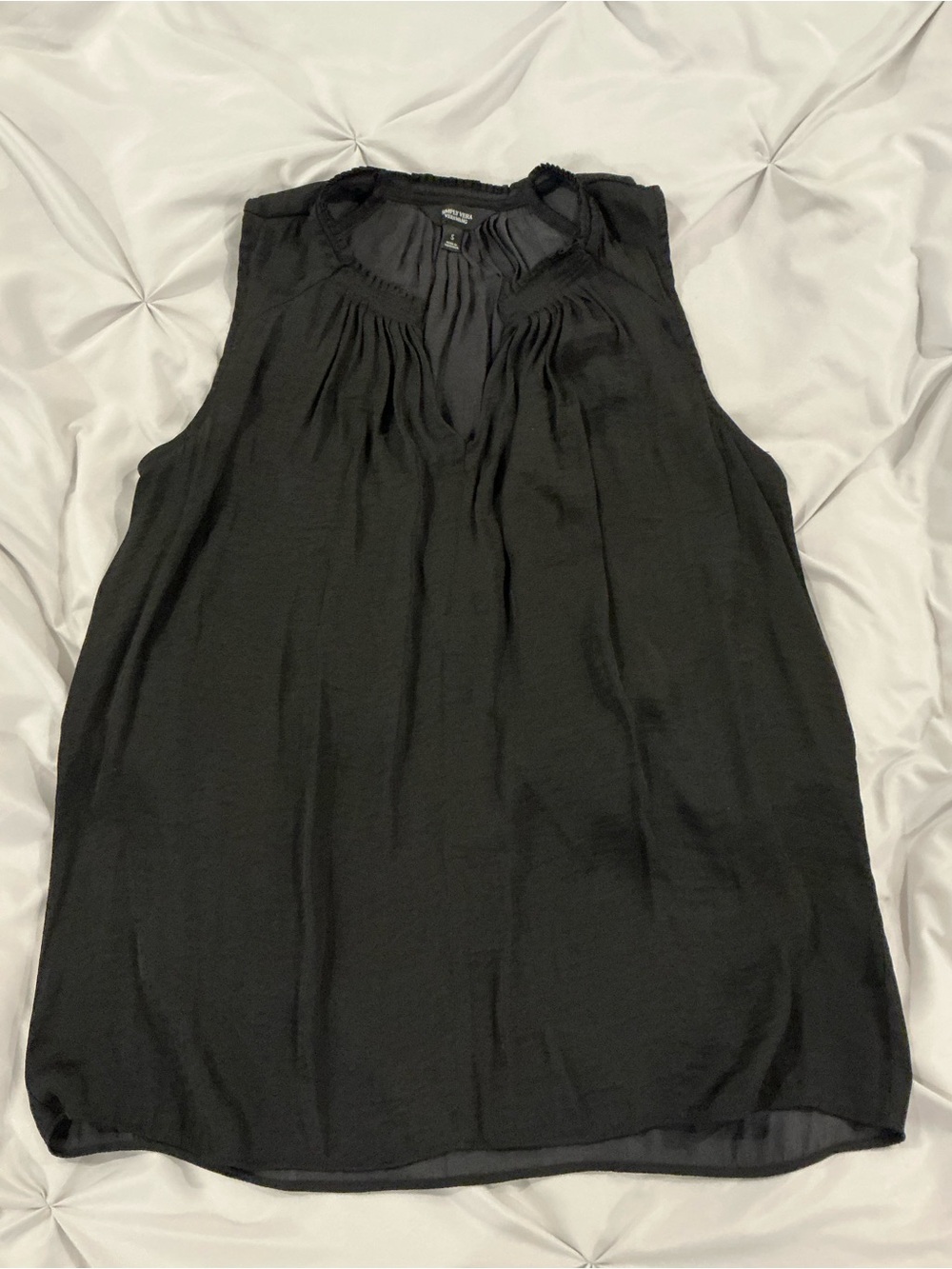 EUC - Women’s Vera Wang Black Sleeveless Pleated Blouse - Size Small